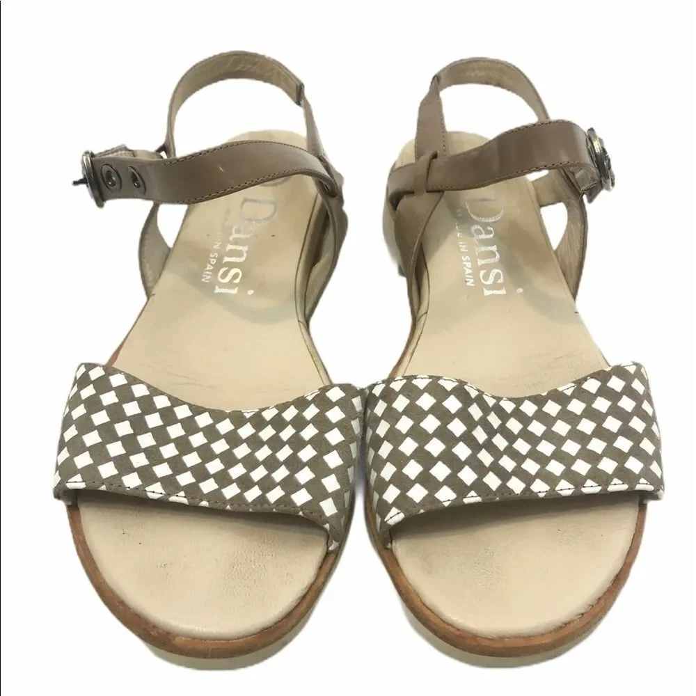Dansi Open toe‎ Sandals Beige Kids size 2.5-3